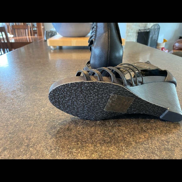 NWOT Black Leather Wedges - Picture 2 of 4